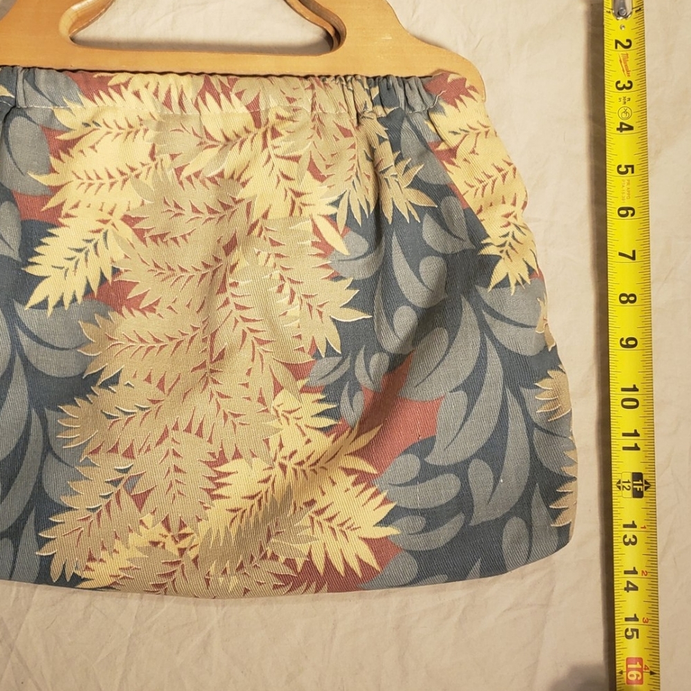 Vintage Wood Handled Fabric Handbag - Picture 2 of 5